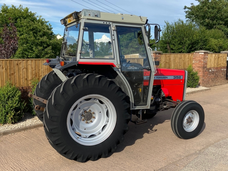 Massey Ferguson 352