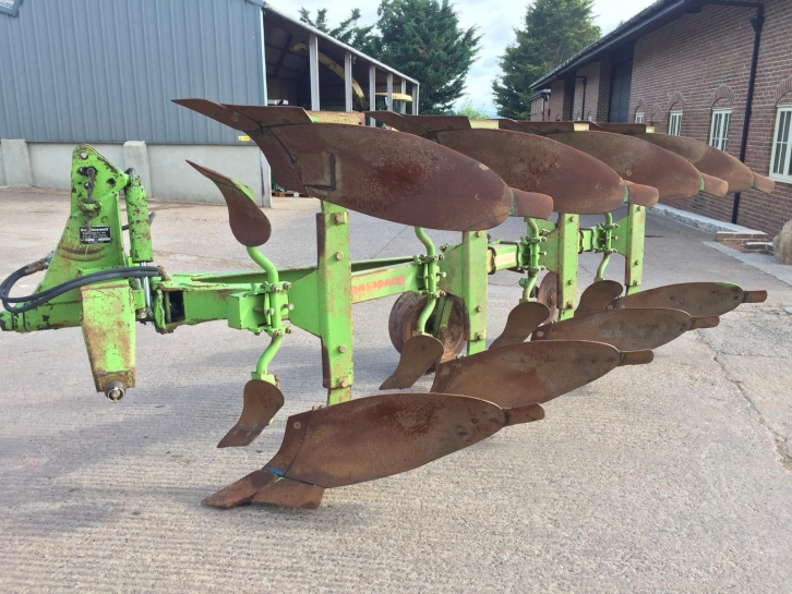 Dowdeswell DP8 A 4 furrow reversible plough