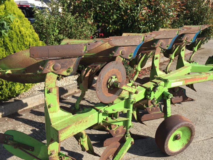 Dowdeswell DP8 A 4 furrow reversible plough