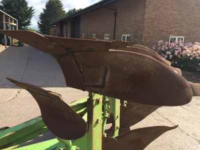Dowdeswell DP8 A 4 furrow reversible plough