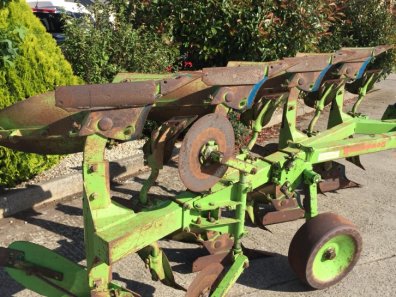 Dowdeswell DP8 A 4 furrow reversible plough