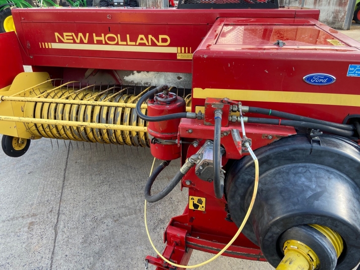 New Holland 570 baler