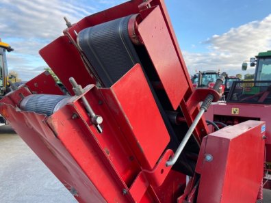 New Holland 570 baler