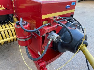 New Holland 570 baler