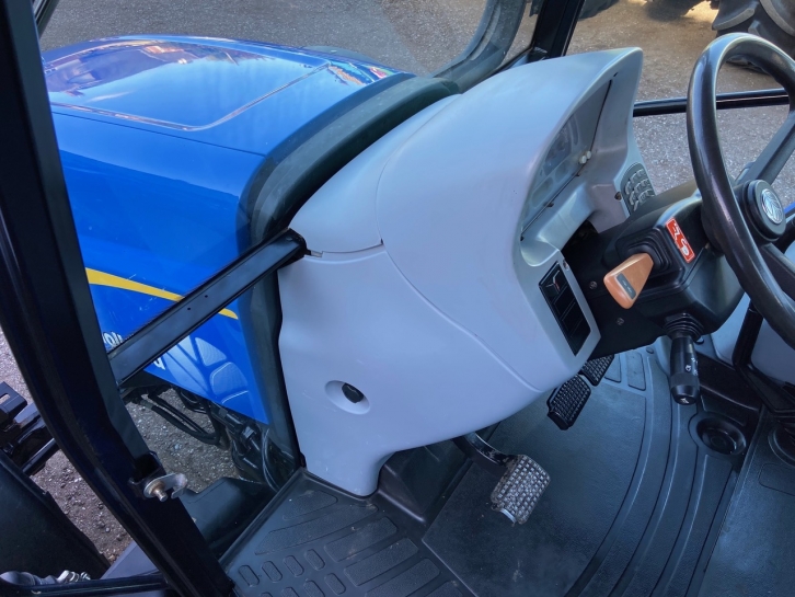 New Holland T5050