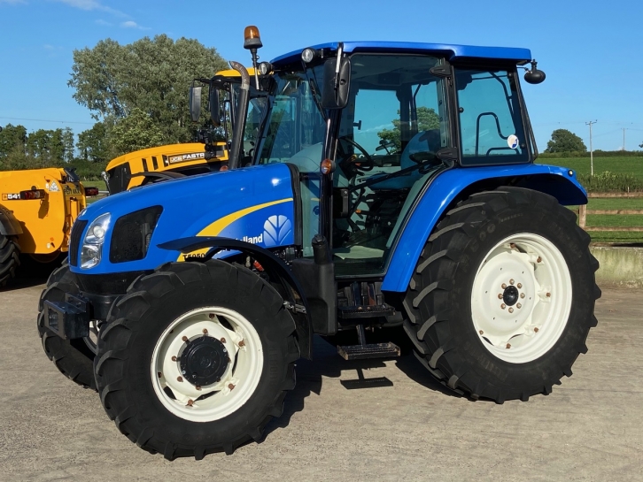 New Holland T5050