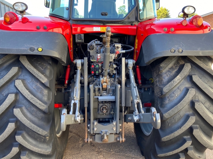 Massey Ferguson 7495