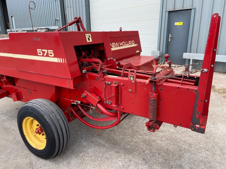 New Holland 575 baler