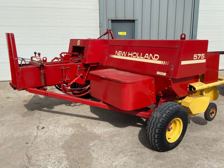 New Holland 575 baler