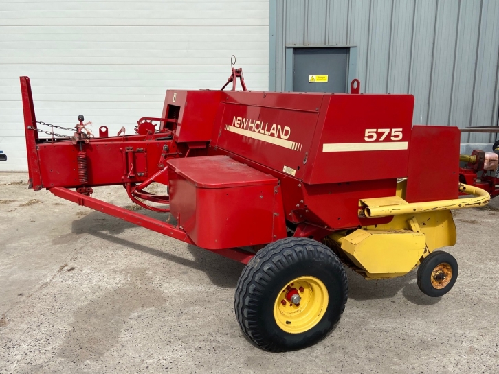 New Holland 575 baler