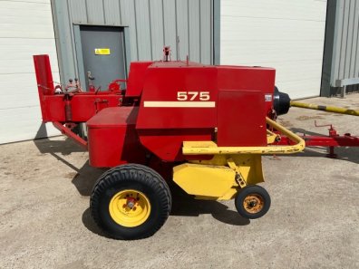 New Holland 575 baler