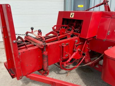 New Holland 575 baler
