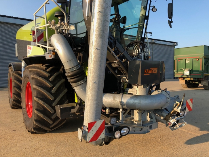 Claas Xerion 4000 with 16,000 Kaweco tank