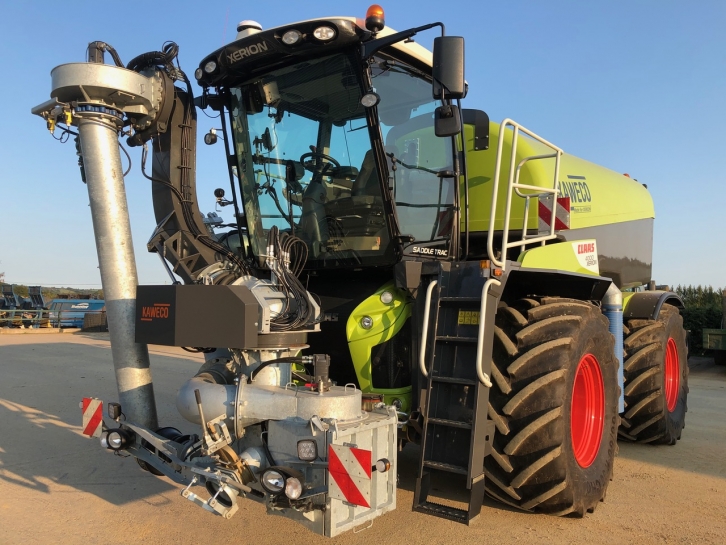 Claas Xerion 4000 with 16,000 Kaweco tank