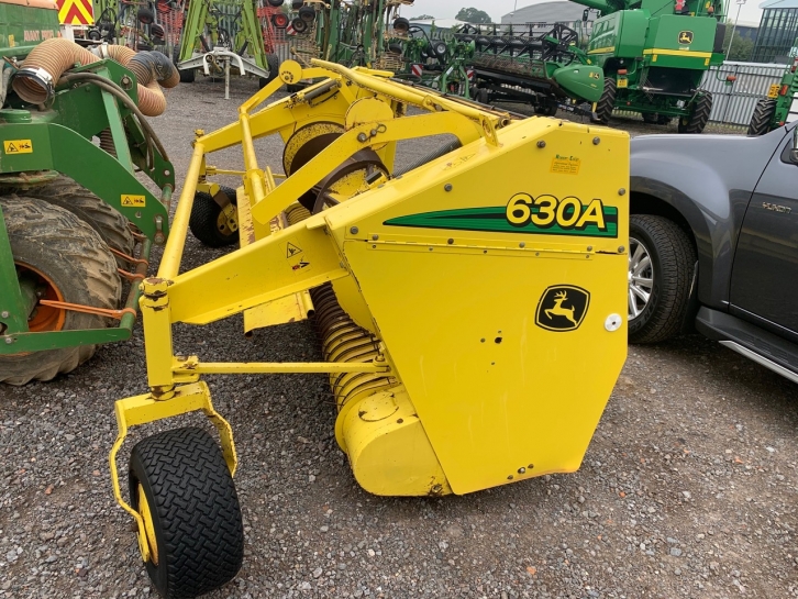 John Deere 630A grass header
