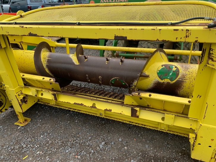 John Deere 630A grass header