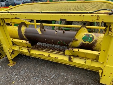 John Deere 630A grass header