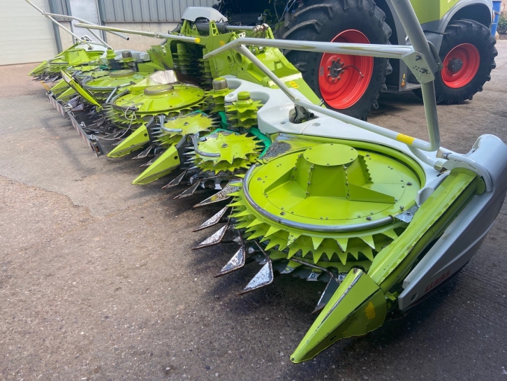 Claas 900 Orbis 12 row maize header