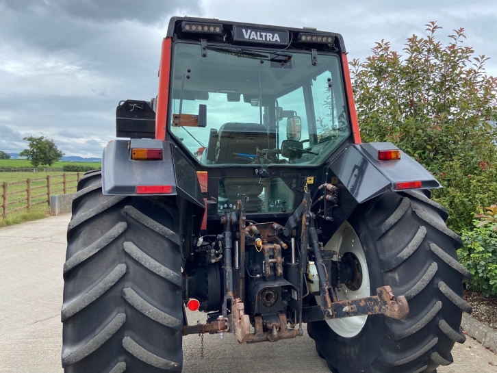 Valtra 8550