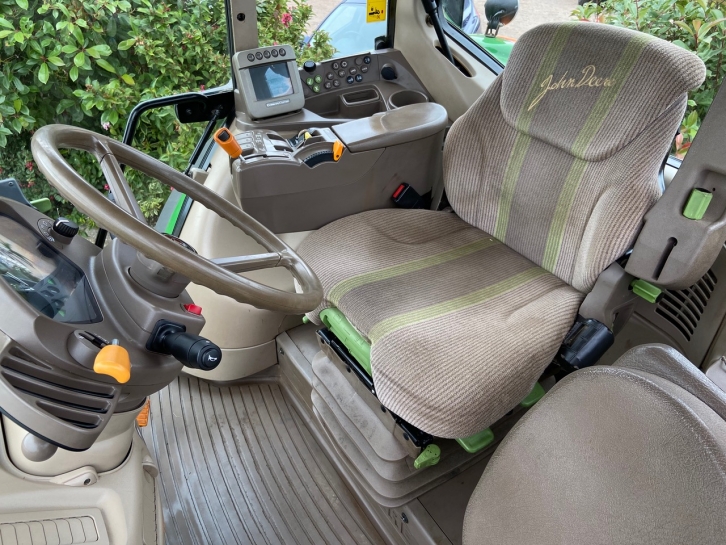 John Deere 7530