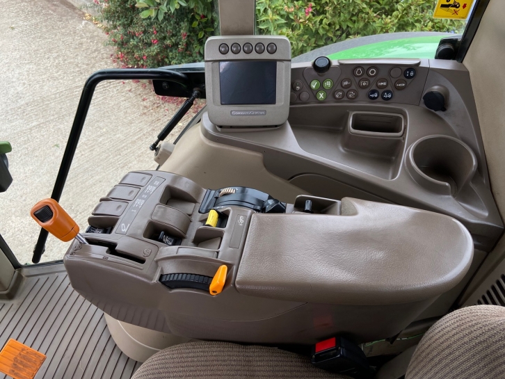 John Deere 7530