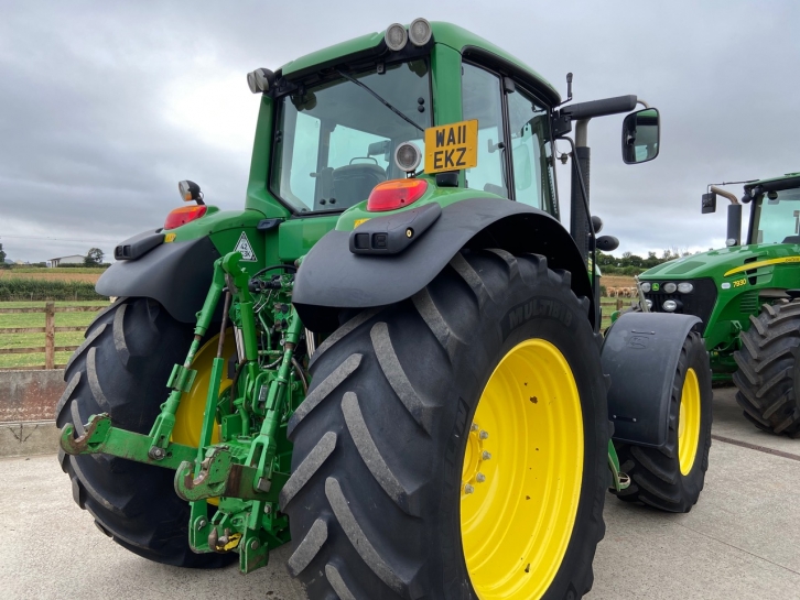 John Deere 7530