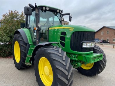 John Deere 7530