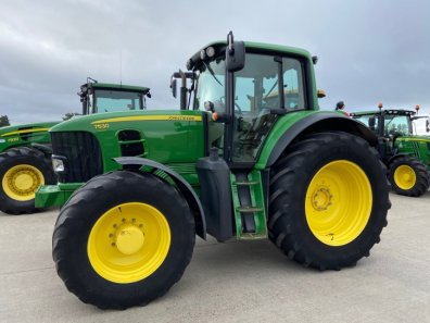 John Deere 7530