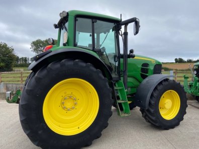 John Deere 7530