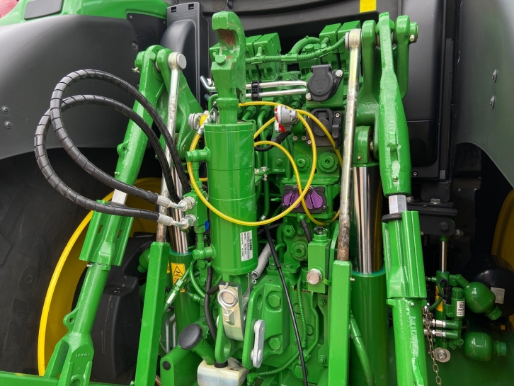 John Deere 6215R Ultimate Edition