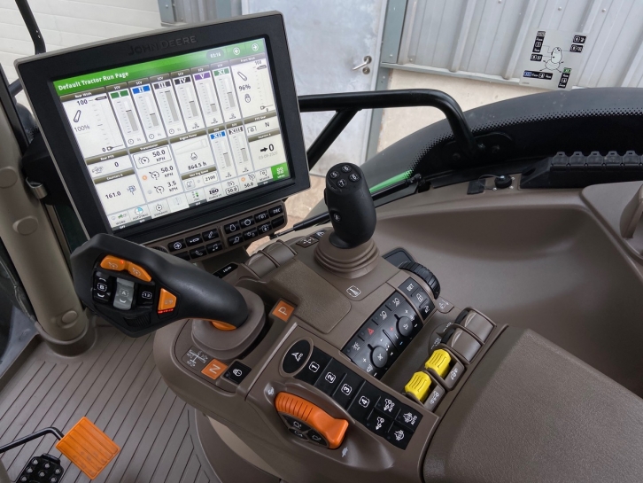 John Deere 6215R Ultimate Edition
