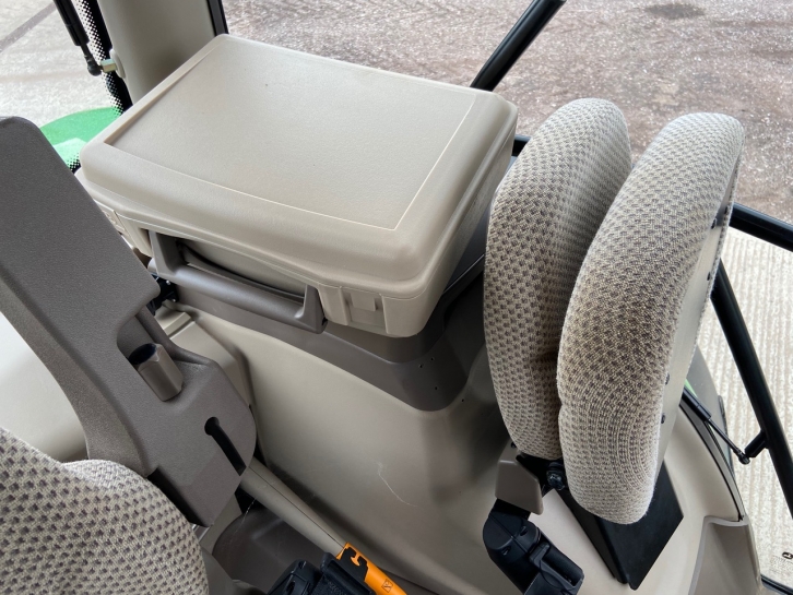 John Deere 6175R