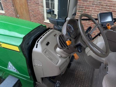 John Deere 6175R