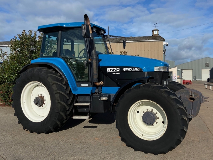 New Holland 8770