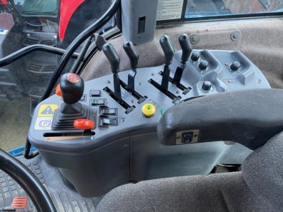 New Holland 8770