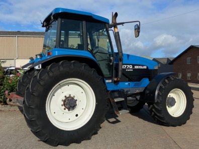 New Holland 8770