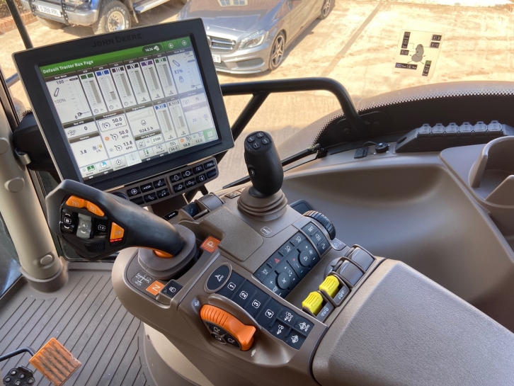 John Deere 6215R Ultimate Edition