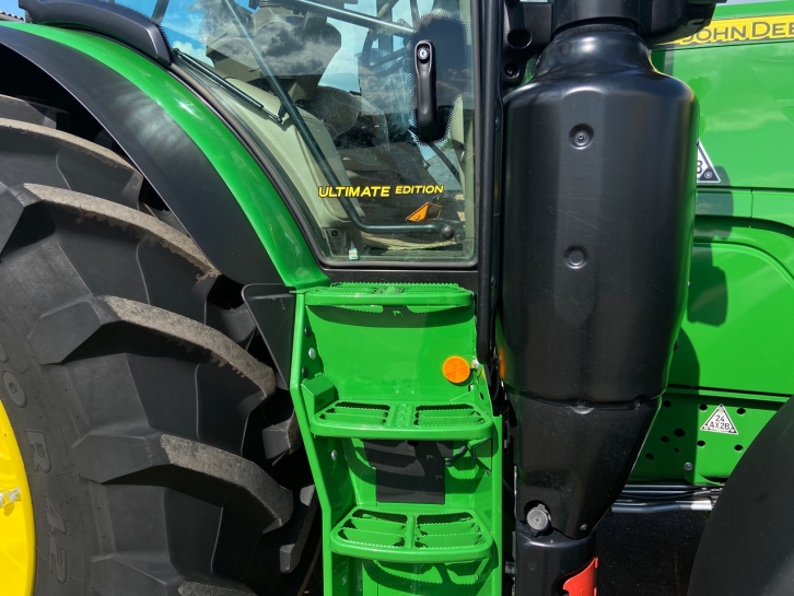 John Deere 6215R Ultimate Edition