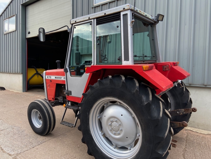Massey Ferguson 675