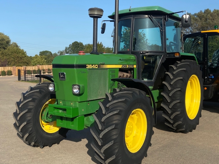 John Deere 3640