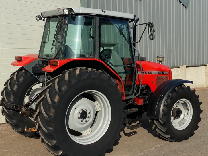 Massey Ferguson 4245