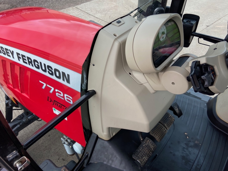 Massey Ferguson 7726 Efficient