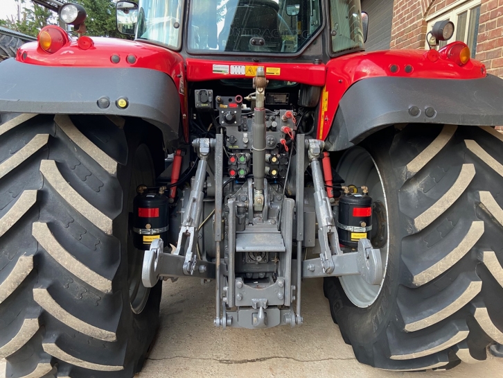 Massey Ferguson 7495