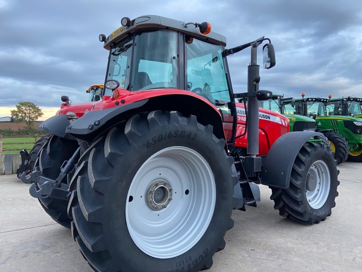 Massey Ferguson 7495