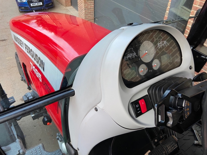 Massey Ferguson 7495
