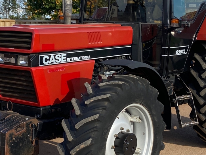 Case 956XL