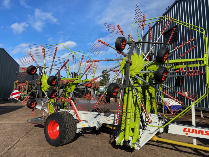 Claas Liner 3600 4 rotor rake