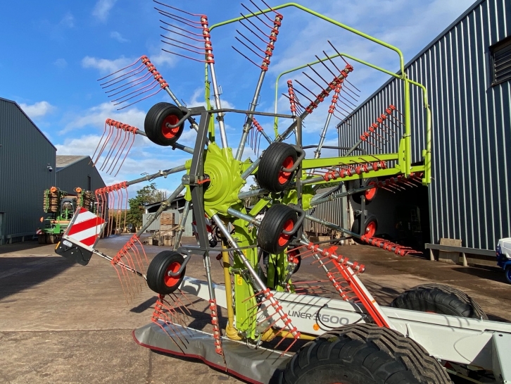 Claas Liner 3600 4 rotor rake