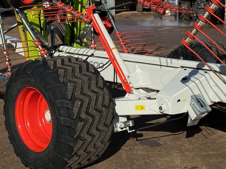 Claas Liner 3600 4 rotor rake