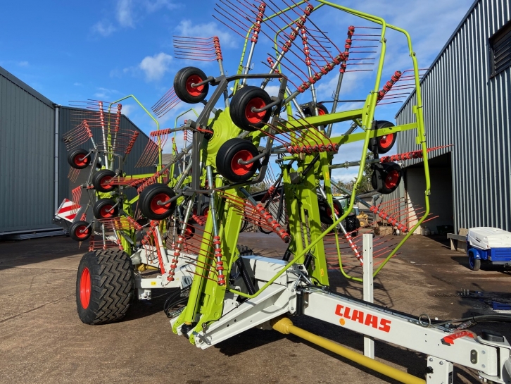 Claas Liner 3600 4 rotor rake
